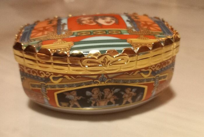 Gilt trinket dish 2001 Pompeii edition, collectable,  D18 post 6e