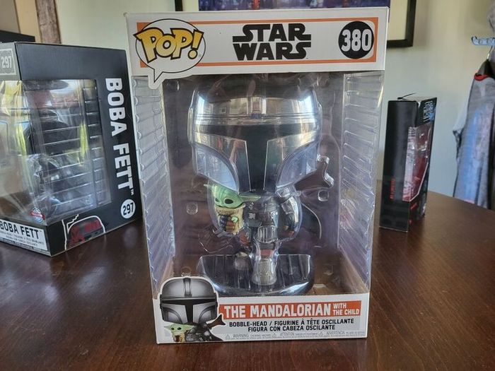 Jumbo 10 inch Mandalorian with child Funko Pop