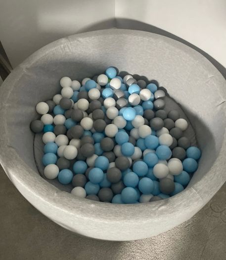 Ball Pit with balls