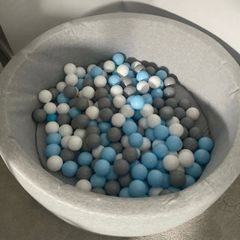 Ball Pit with balls
