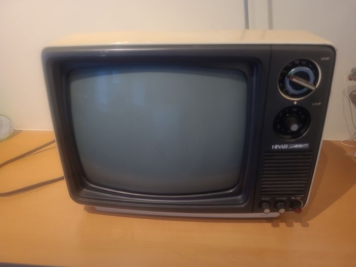 Retro -  12" B&W UHF Hinari portable TV from 80s.