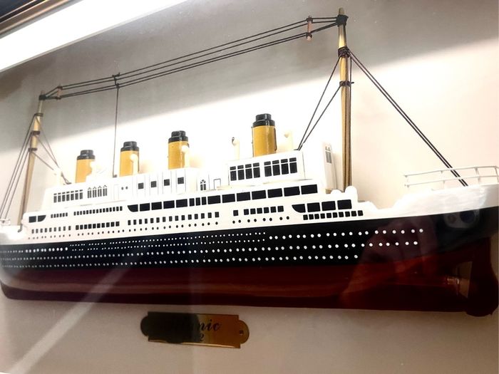 Vintage RMS Titanic Shadow Box & Titantic Plaque (W57cm x L38cm x D7.5cm))