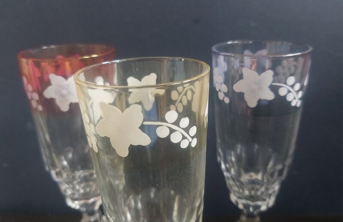 Fabulous Set of Six Vintage Retro Pressed Glass Footed Flutes with Bands of Iridescent Rainbow Colours and Floral Motifs, Capacity 120mls
