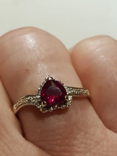 9 ct  gold ring Rubies and diamonds