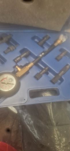 large 6x5 tool box two in two parts top and bottom on wheels top brands snap on.  Blue  point teng tools. Oil change kit . Piston pressure kit   lot of tools  snap onlarge