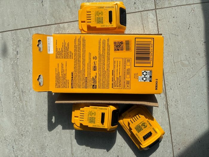 dewalt 18v / 20 volt battery set 4Ah and 2Ah