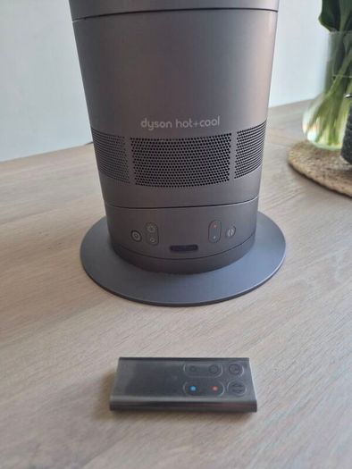Dyson AM05 Hot and Cool Fan Heater With Remote