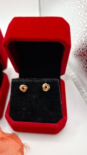 Selection of 9ct gold stud earrings