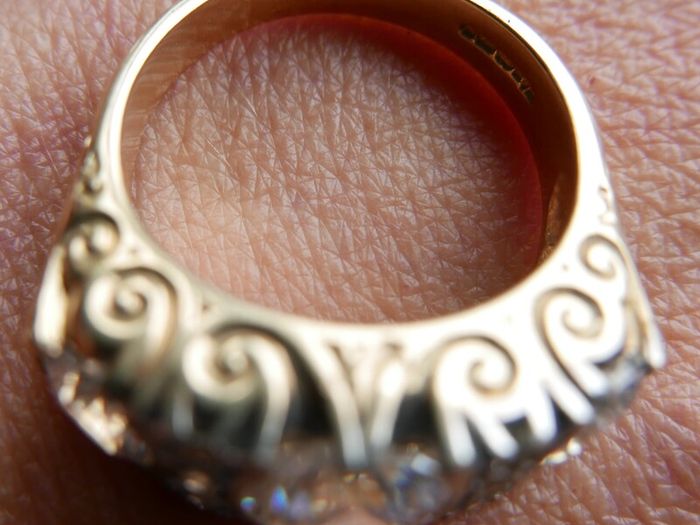 Vintage 9ct Solid Gold 375 Beautiful Trilogy Ring 10,2g