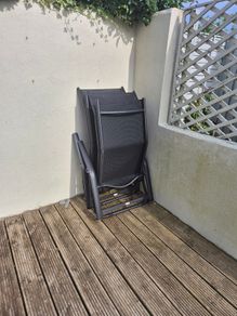 2 sun lounger chairs