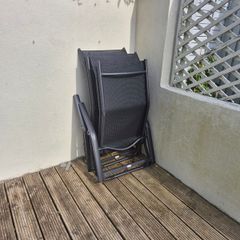 2 sun lounger chairs
