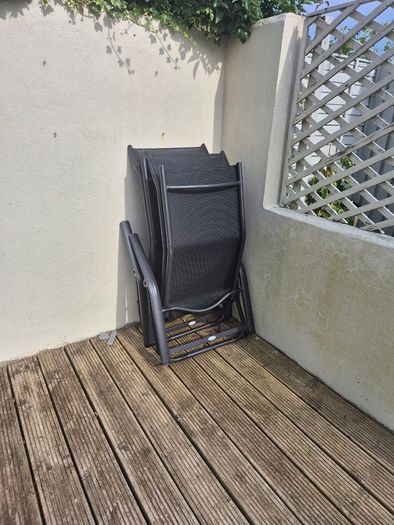 2 sun lounger chairs