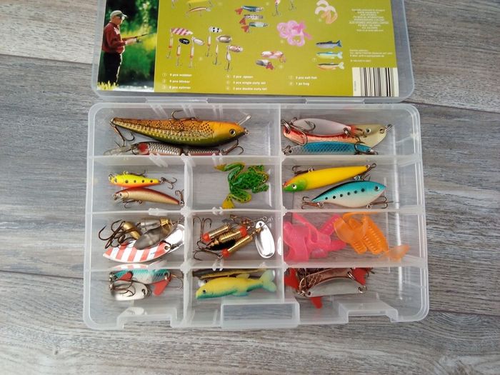30 Piece Fishing Bait Set.