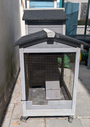 Guinea pig/rabbit hutch