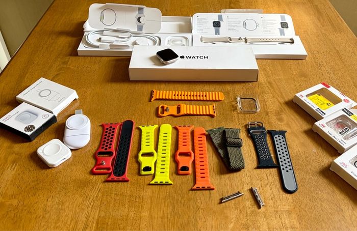 Apple Watch SE 2nd Gen GPS 40mm Starlight Aluminium Case 1 Owner Extras 14pc New Charger Case Strap Band Professional Office Work Lifestyle Fitness Outdoors Elegant Party Event Magnetic Ocean