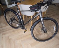 Giant mens hybrid bike