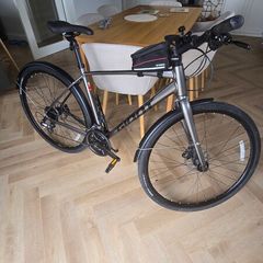 Giant mens hybrid bike