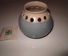 Vintage "Dunquin Pottery" Co.Kerry,Stone Wear.(4"t / 4"w)