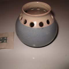 Vintage "Dunquin Pottery" Co.Kerry,Stone Wear.(4"t / 4"w)