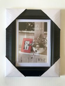 5 same design frames (for 7"x 5" photos)