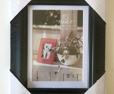 5 same design frames (for 7"x 5" photos)