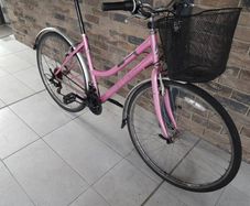 ladies city bike( can deliver)