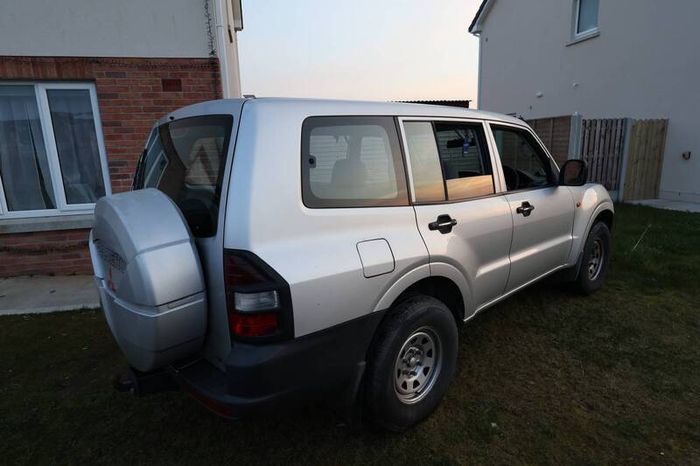 2000 Mitsubishi Pajero 3.5 V6 petrol