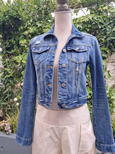 Hollister denim jacket. Excellent condition.
