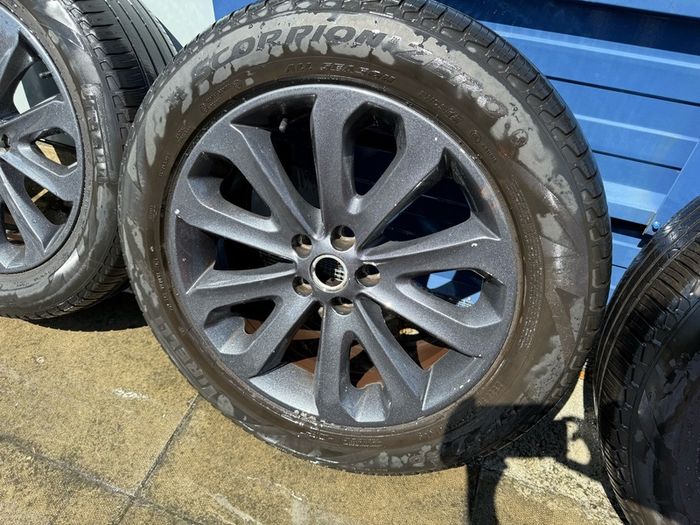 Range Rover Vogue Genuine 20" Alloy Wheels