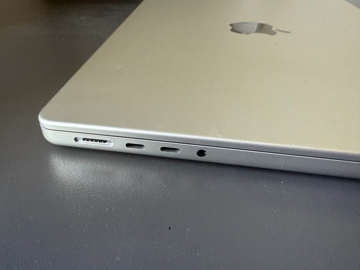 MacBook Pro 14 inch M1 16GB RAM 512GB SSD Silver