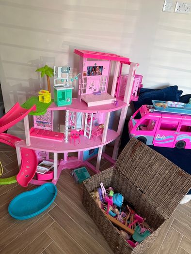 Barbie dreamhouse