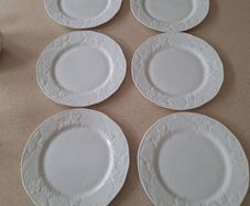 Wedgwood Strawberry & Vine Dinner Plates