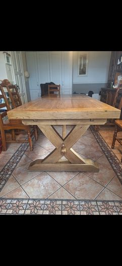 Solid oak kitchen table with 6 kitchen chairs
