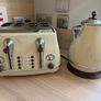DeLonghi Toaster and Kettle set Image 3
