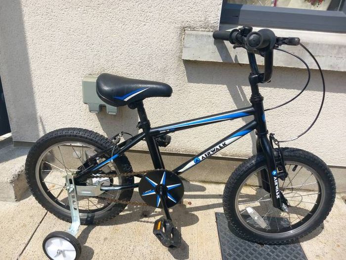 Aiirwalk Kids bike size 16 inch wheels