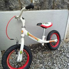 Frog balance bike