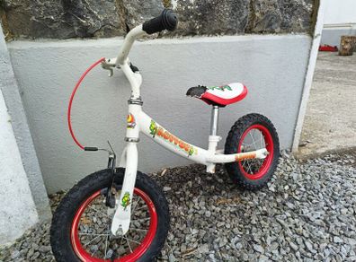 Frog balance bike