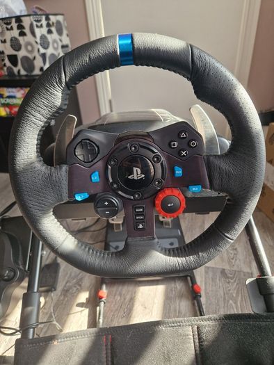 Logitech G29 steering wheel package
