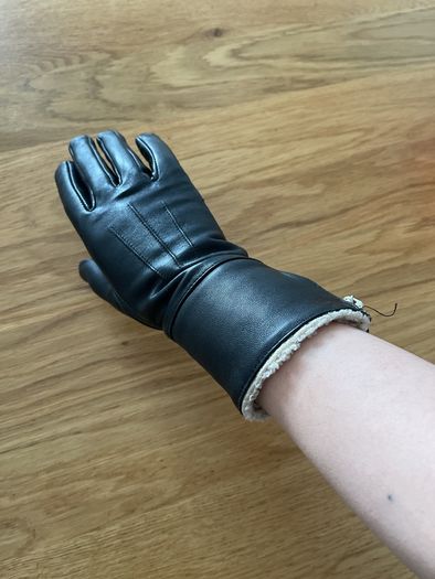 Lady faux leather gloves