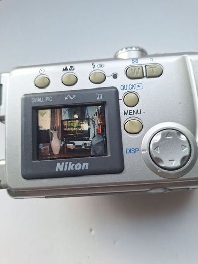 Nikon Coolpix 2000