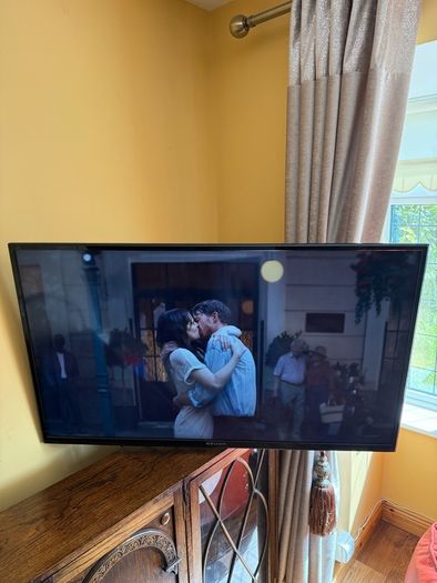 48 inch Bauhn TV