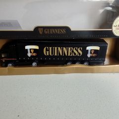 Model truck 1.64 Guinness cuurtainsider