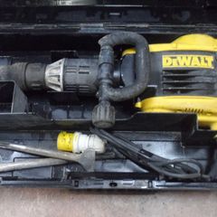 DeWalt SDS Max Demolition Hammer (D25899K)