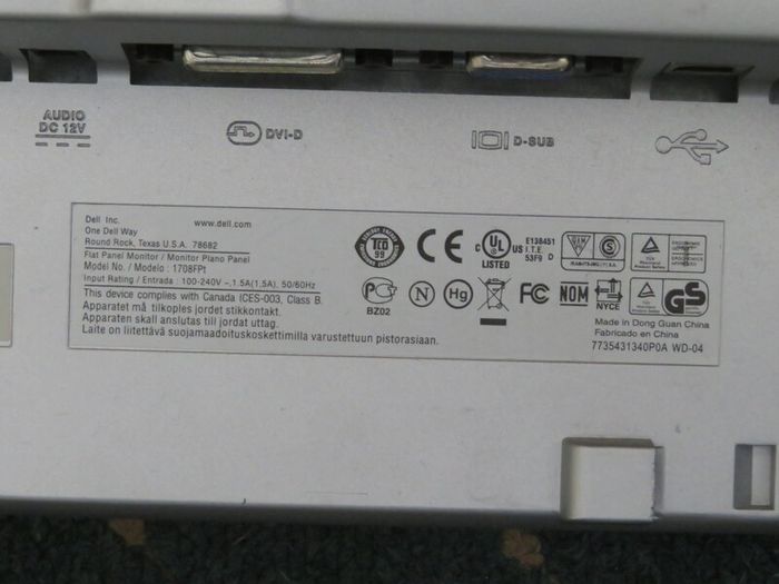Dell computer monitor (17 inch, VGA)
