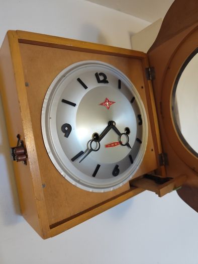 Winding clock
