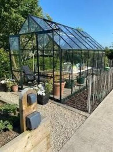 Halls Magnum Greenhouse 8'5" x 14'6"