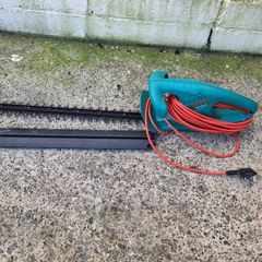 Electric hedge trimmer