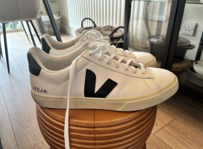 Veja Trainers - White - Size 9
