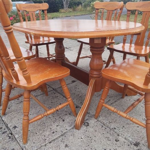 Oak table and 6 chairs