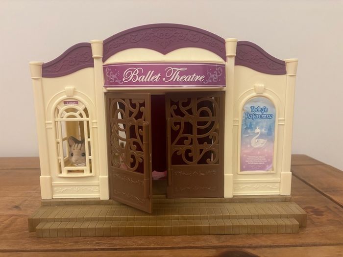 Sylvanian Families Ballet Theatre - with all accessories!